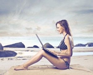 photodune-3512762-beach-computer-s